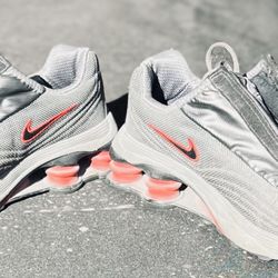 Nike Shox Men’s 8.5 – Zip-Up Silver/Red – Great Condition