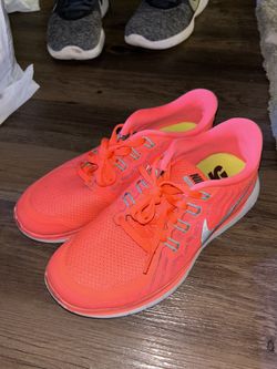Women Nike Size 7 Neon Pink