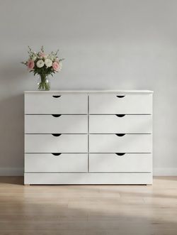 Gorgeous white 8 drawer dresser with glides✨