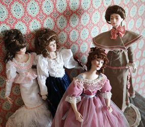 Artistry Victorian Porcelain Dolls (a lot of 4)...