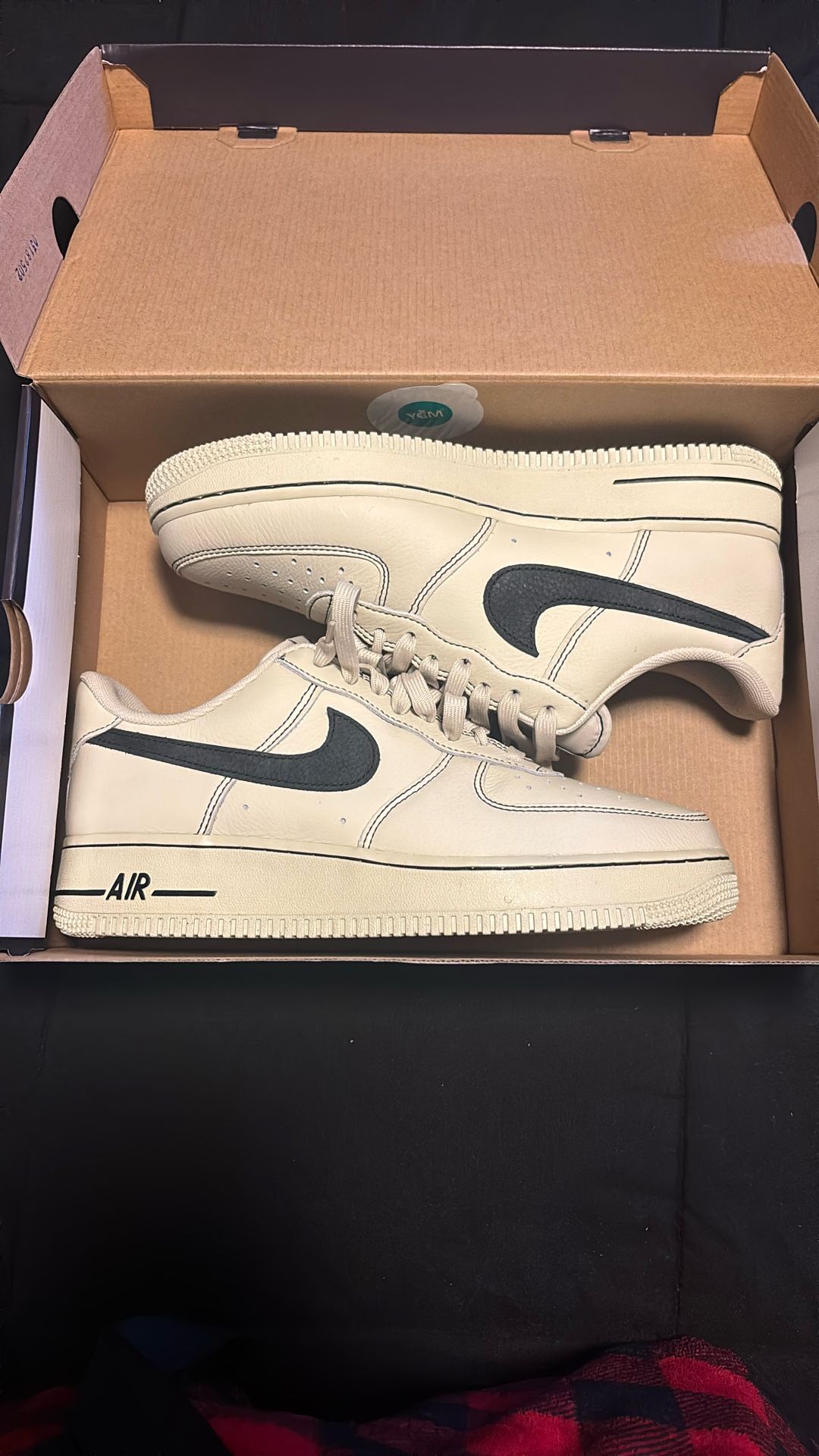 Nike Air Force 1 ’07 LV8 Size 9 DS
