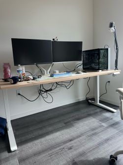 Uplift Standing Desk V2 70”x30”