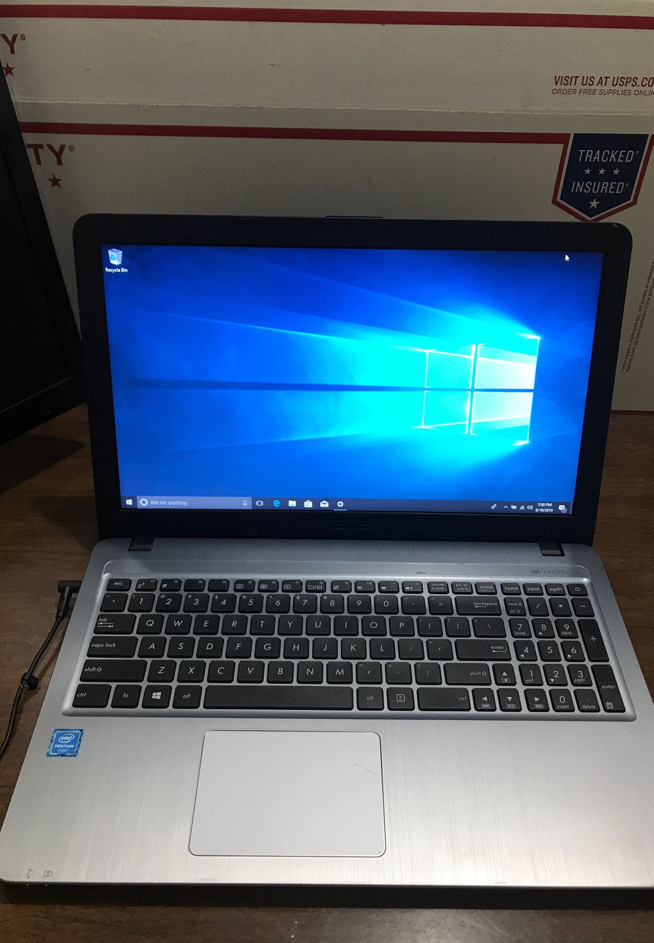 Asus x450s Laptop Windows 10 home 1 TB HDD