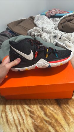 Nike Kyrie 5 Friends.