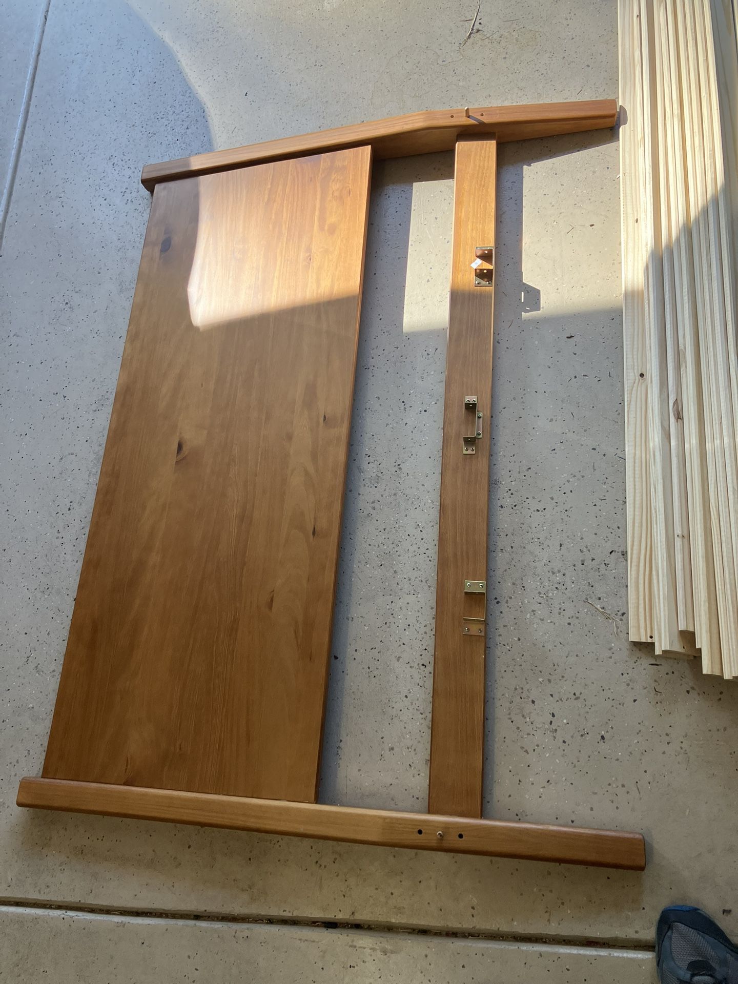 Like New Queen And Full Bed Frames