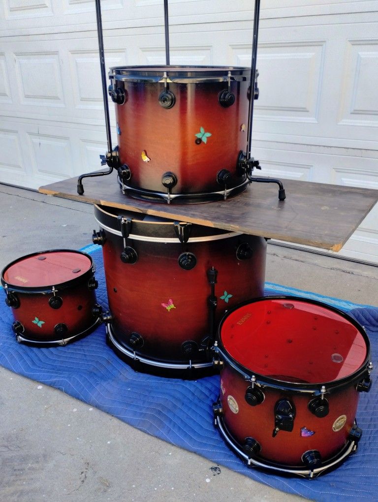 DW Collectors Drum Set Gold Badges Black Nickel Hardware