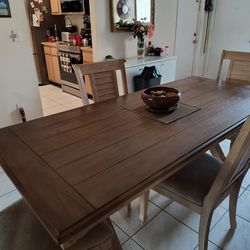 ***REDUCED***GREAT DEAL***SOLID WOOD DINING SET