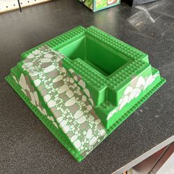 LEGO Baseplate 32 x 32 Raised with Ramp and Pit with Gray Rocks (2552)