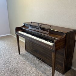 Piano Ivars & Pond 