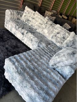 Like NEW sectional sofa couch (DELIVERY AVAILABLE)