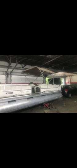 2003 sun tracker party barge 24 foot