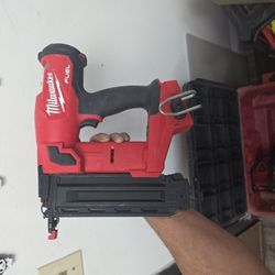 Milwaukee M18 Fuel 18 Gauge Brad Nailer 