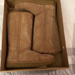 Botas Cafés UGG. Nuevas 180. Zise 8. 