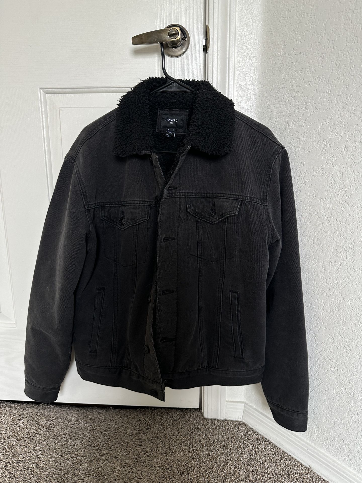 Forever 21 Sherpa lined black jacket Size men’s small