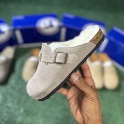 Women’s 6, Youth 4.5 - “Gray” Birkenstock Clogs 🐭