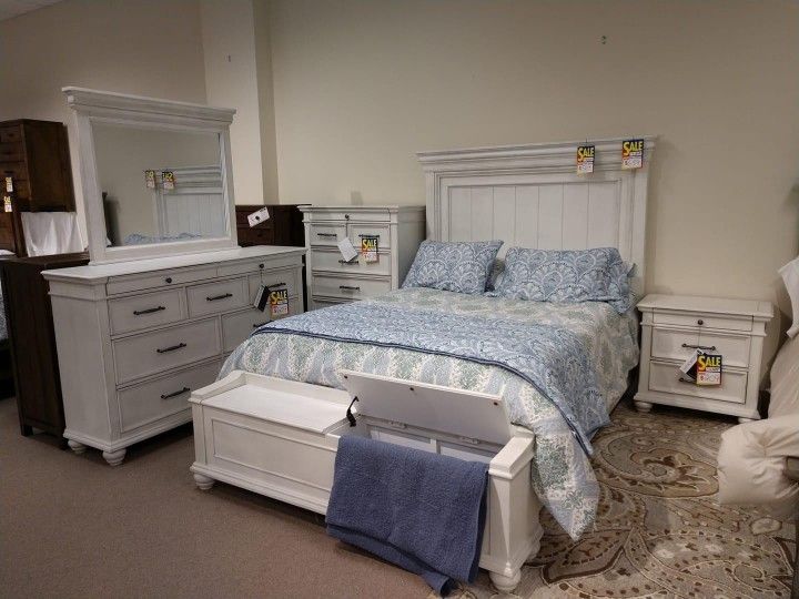 Kanwyn Whitewash Panel Storage Bedroom Set 1599