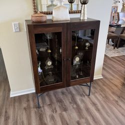 Beautiful Coaster Fine Furniture Bonilla 2-door Accent Cabinet with Glass Shelves