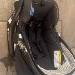 Graco Car seat With Bassinet And Stroller 