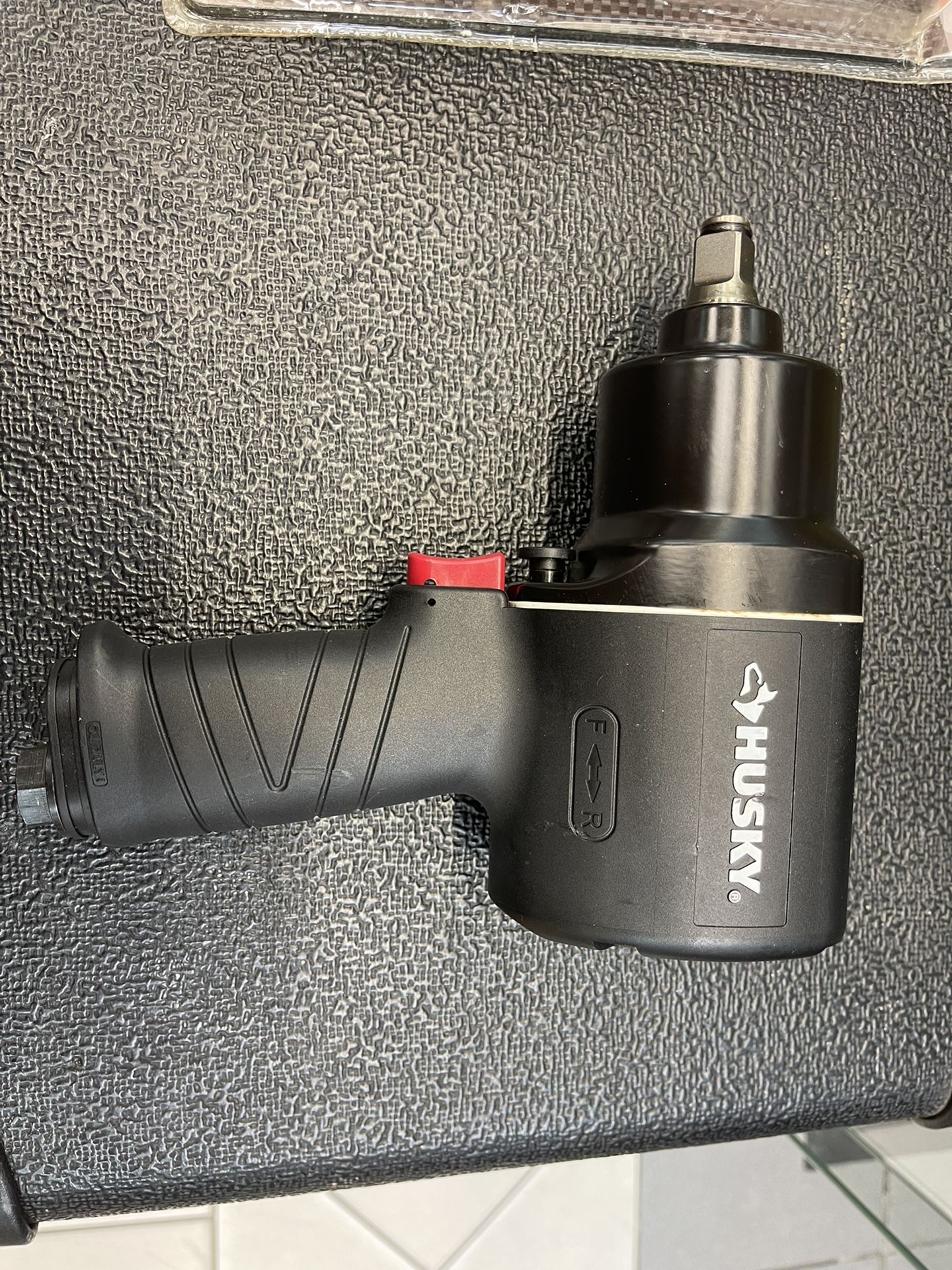 Husky 800ft/lbs 1/2” Impact Wrench