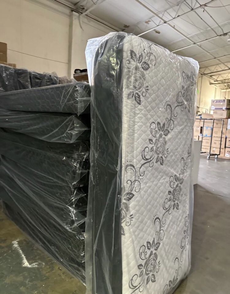 New Twin Size Mattress ( Mattress And Box Spring For $149)