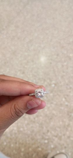 14kt white gold moissanite eing