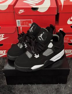 Jordan 4’s White Thunder