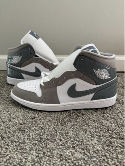 Air Jordan 1 Mid SE White Medium Grey / Cool Grey Men’s Size 11.5 (SKU: HF3216-100)