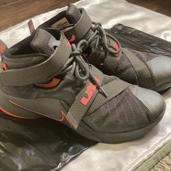 NIKE  LeBron Soldier 9 (IX)  Premium Basketball Men’s Sneakers Dark Gray/Hot Lava Size 13
