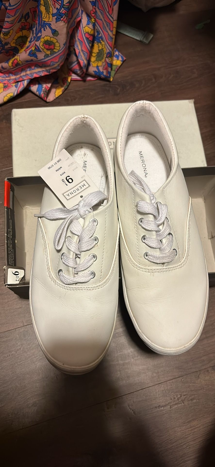 Merona Ezra 9.5 white shoes nurse 0(contact info removed)6 with tags worn