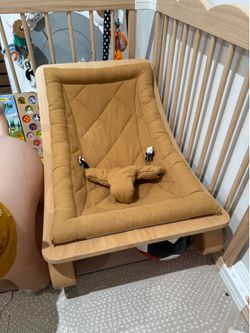 Charlie crane Levo baby rocker camel