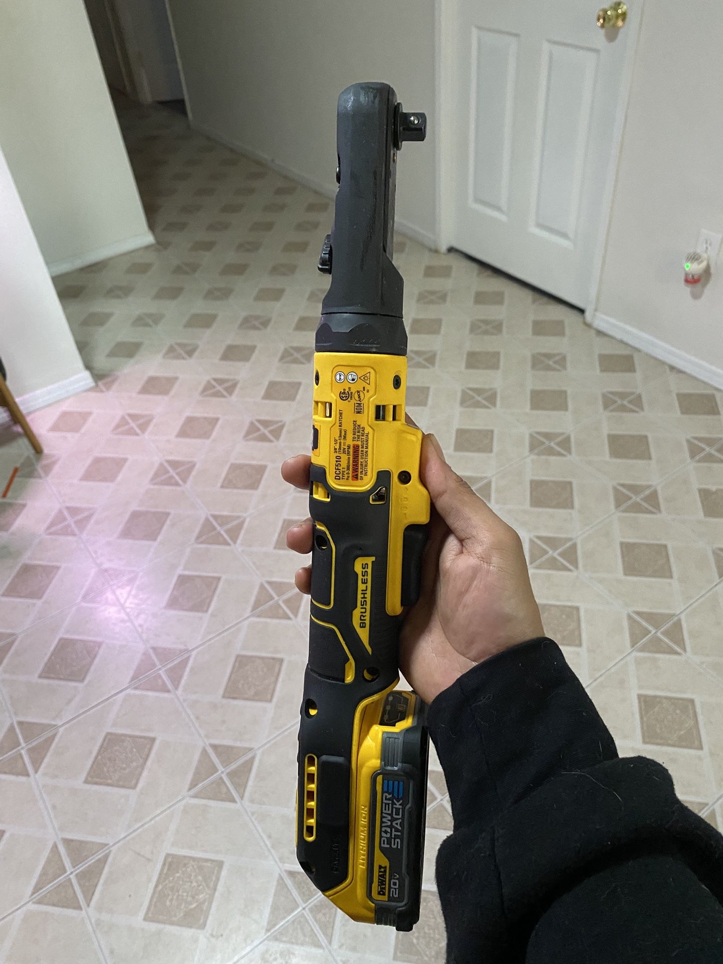 DEWALT 20V MAX XR Cordless Ratchet, 3/8" and 1/2" Sealed Head Ratchet