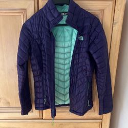 Woman’s North Face Purple Light Snow Jacket 