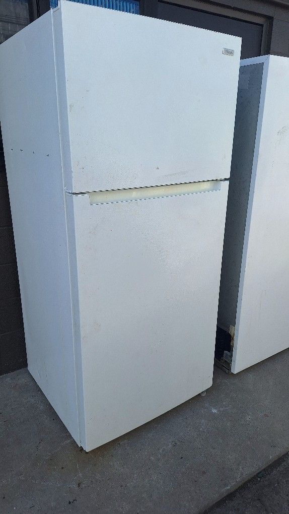 APARTMENT REFRIGERATOR (DELIVERED)