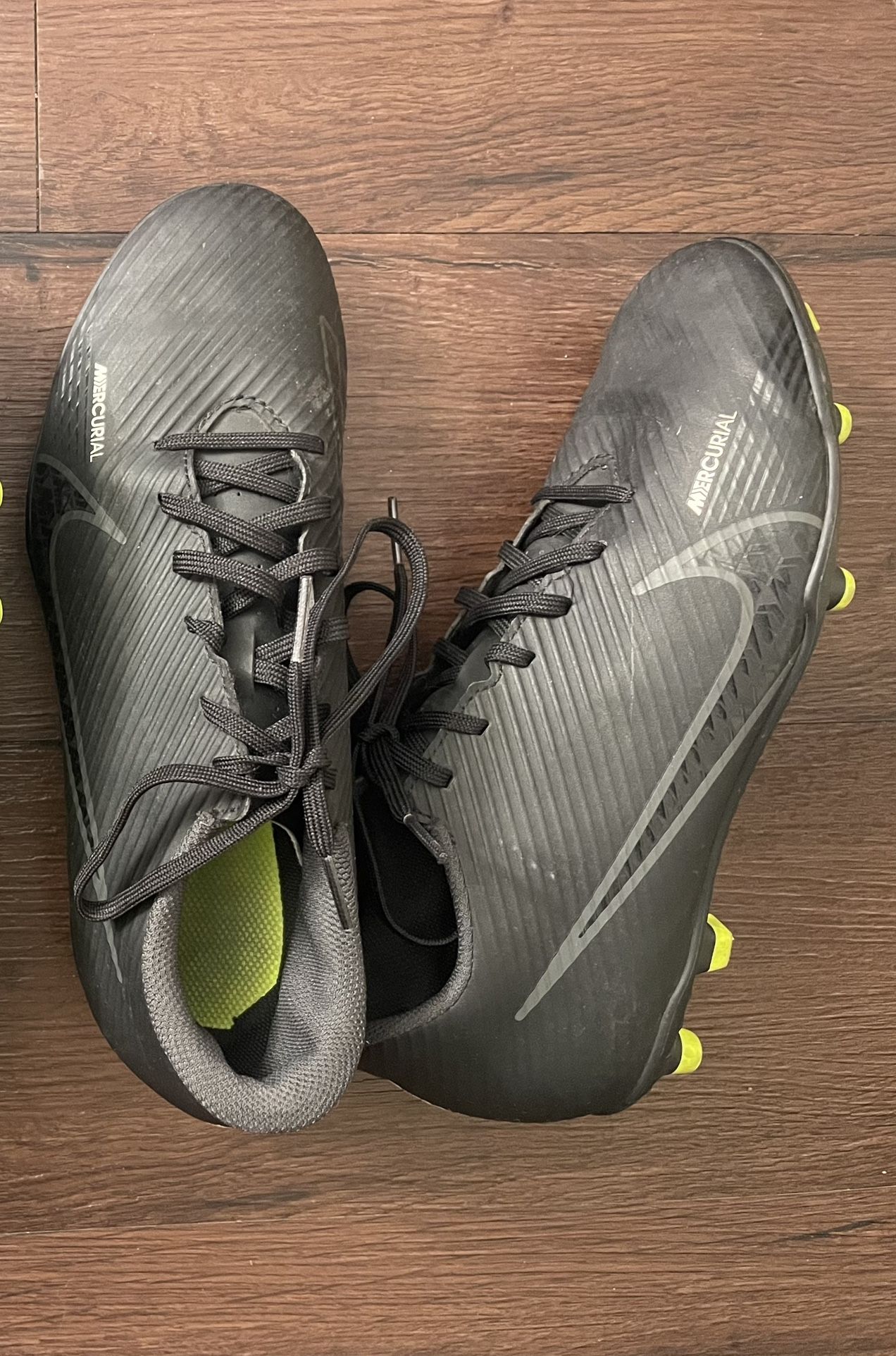 Like New Nike Cleats, Size 6
