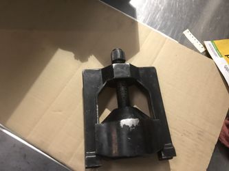 I joint puller for heavy duty big trucks