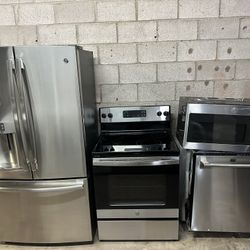 BEAUTIFUL GE STAINLESS STEEL KITCHEN APPLIANCES SET 