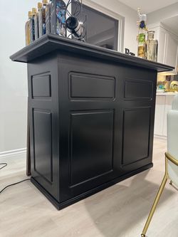 American Heritage Trenton Solid Wood Home Bar – Black | Excellent Condition