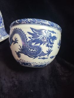 Chinese Blue And White Dragon Pot