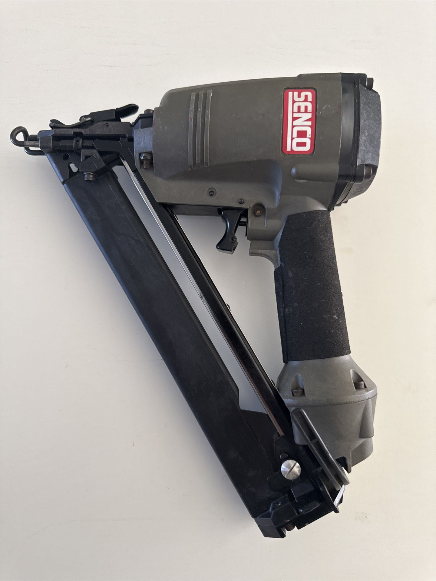 SENCO SFN30 PNEUMATIC NAIL GUN AIR NAILER