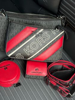 Michael Kors Jet Set 4-in -1 Multi Pochette crossbody bag.