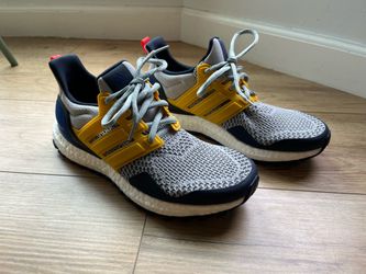 Boys Adidas Ultraboost - New, Size 6