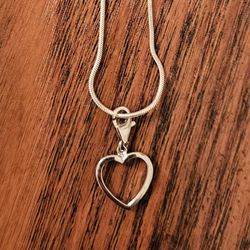 LISTING ENDS SUNDAY VERY PRETTY Sterling Silver Chain and HEART Pendant