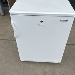 Mini Fridge White 23x34 