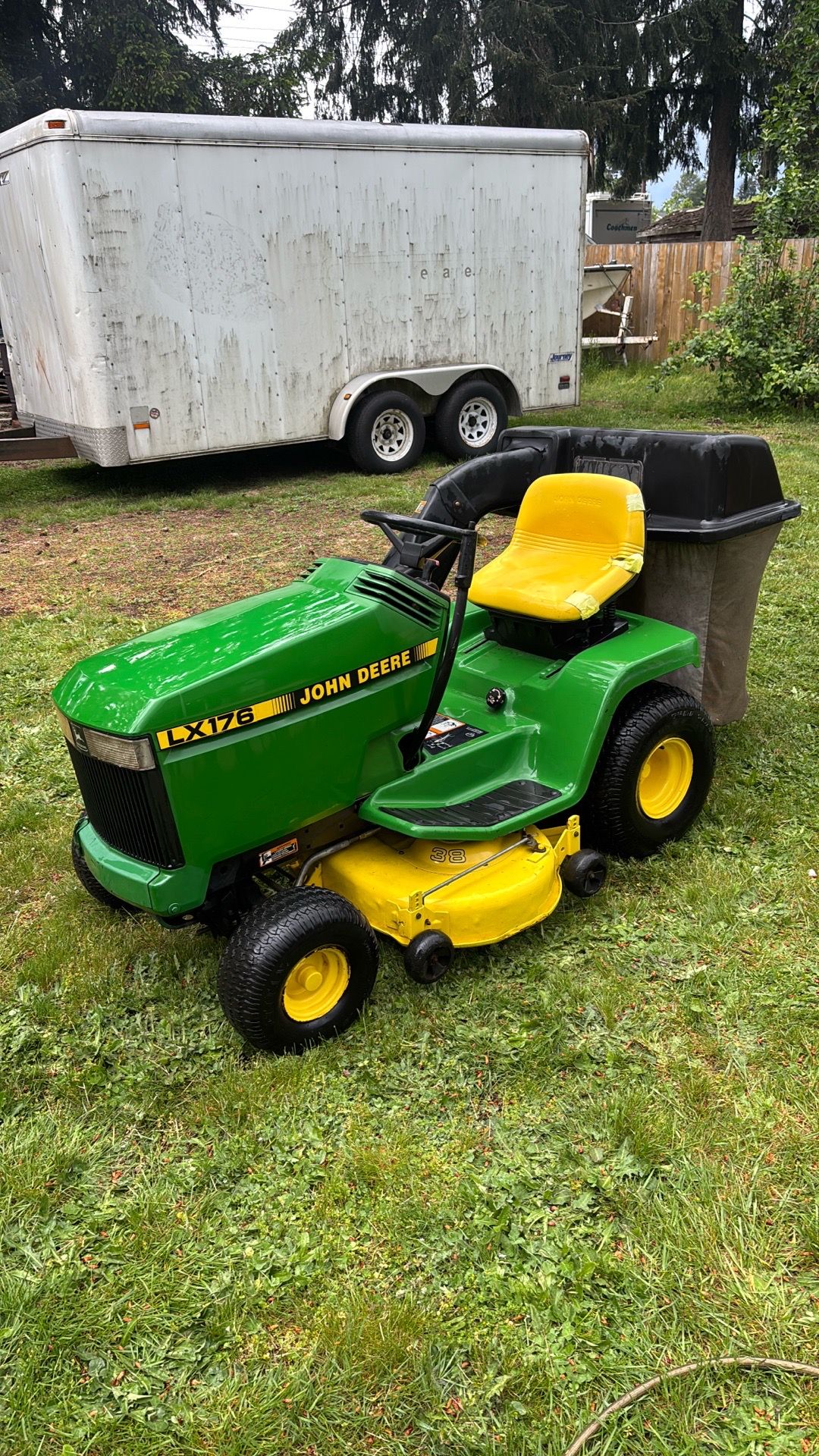 John Deere LX 176 with bagging system