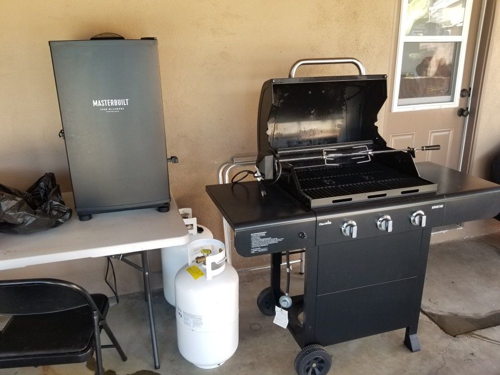 Master built smoker and bbq grill with rotisserie kit