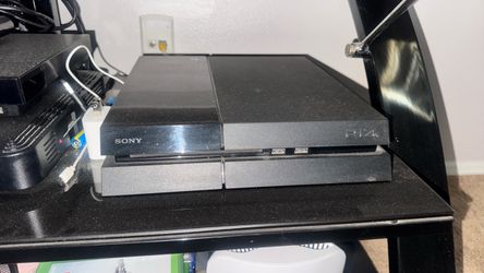 Ps4  With 2 Controllers