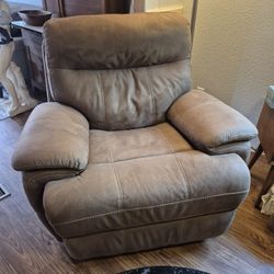 Power Recliner With USB - Excellent Condition 