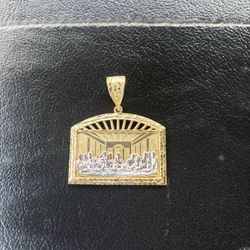 Last supper gold pendant