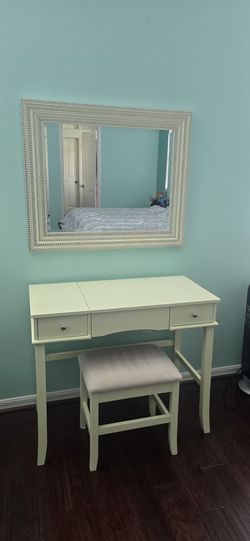 Makeup Vanity With Floating Mirror