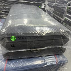 TWIN XL SERIES SIMMONS BEAUTYREST BLACK SERIES 3 (PLUSH) PILLOW TOP MATTRESS & BOX SPRING BED SET